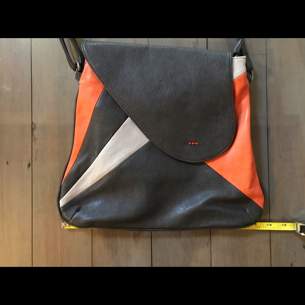 Vintage like vegan leather crossbody